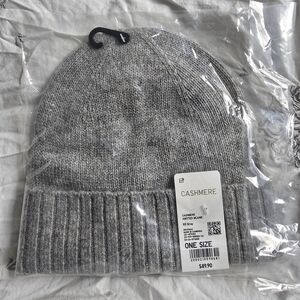 Uniqlo 100% cashmere beanie
